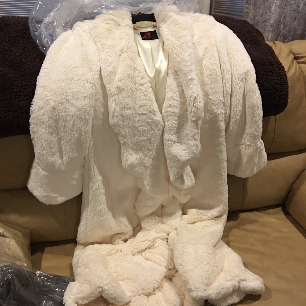 Women faux fur coat